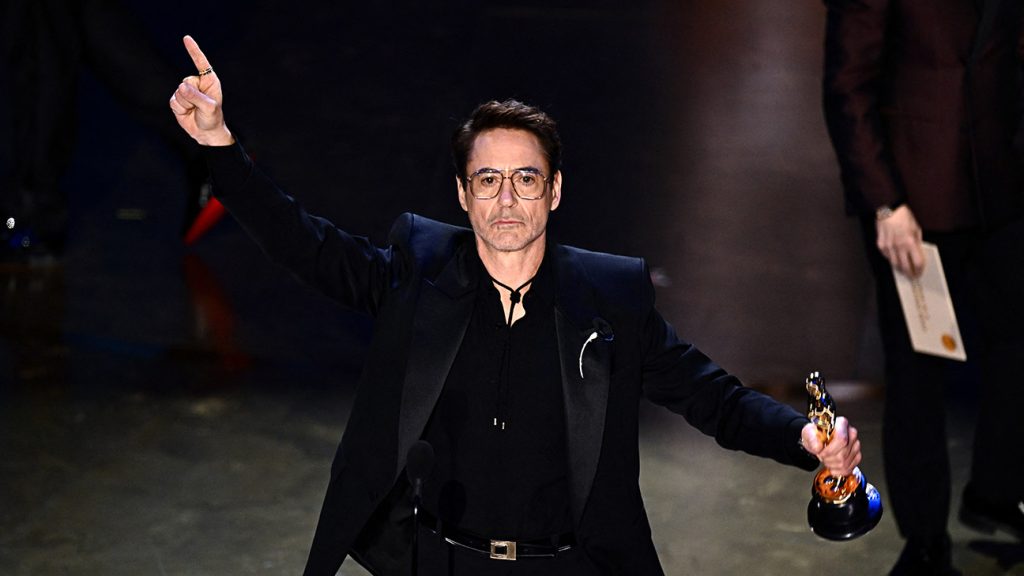 Robert Downey Jr For His First Oscars Win Supporting Actor Oscar For