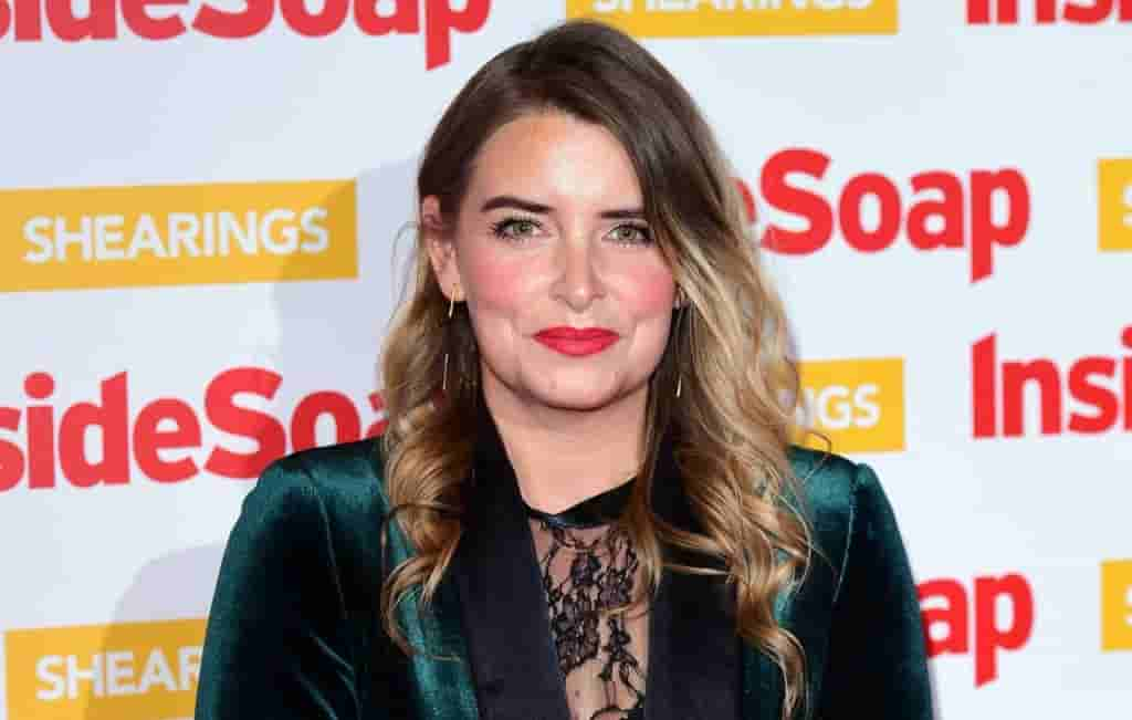 Is Emma Atkins in a relationship? Does Emma Atkins have a child?