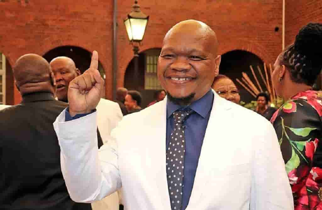 Free State Education MEC Tate Makgoe and Bodyguard Killed after Car Crashes into Stray Cows