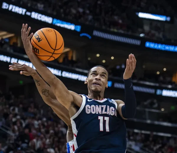 Gonzaga beat Kansas in the second half to reach ninth straight Sweet 16