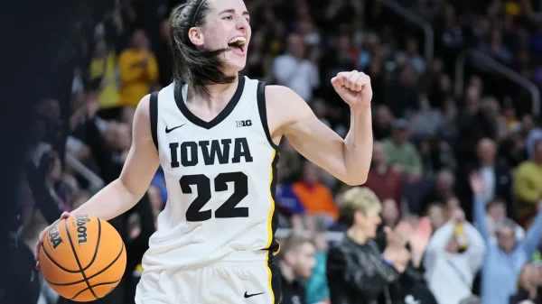 Iowa vs. UConn highlights: Caitlin Clark, Hawkeyes fight off Huskies