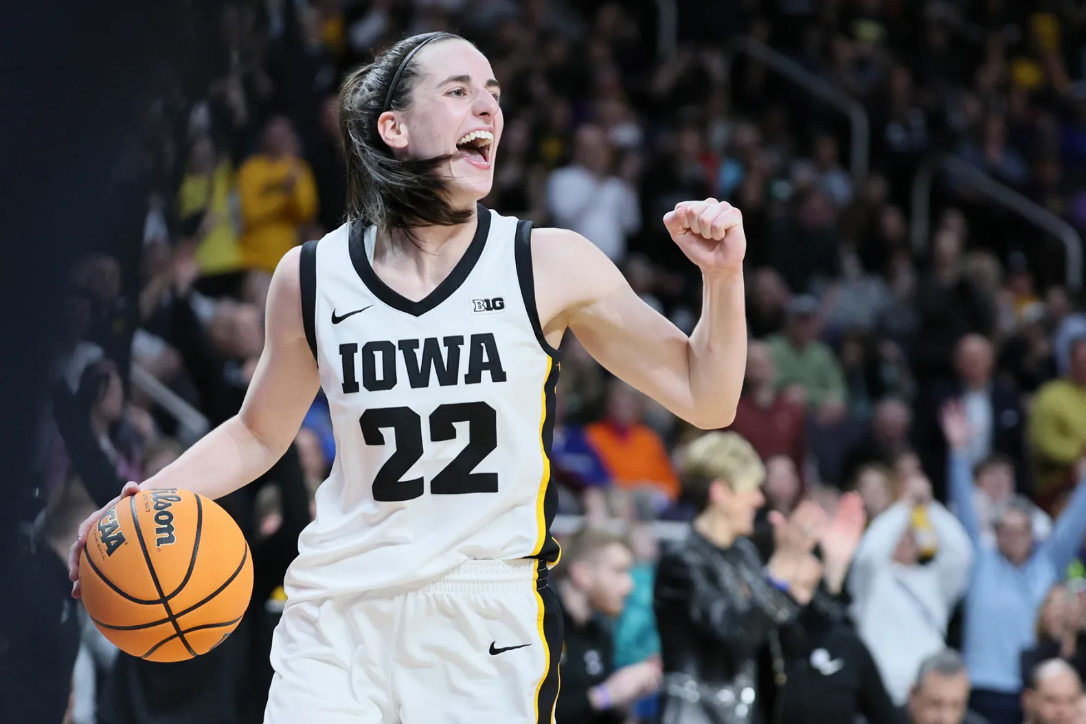 Iowa vs. UConn highlights: Caitlin Clark, Hawkeyes fight off Huskies